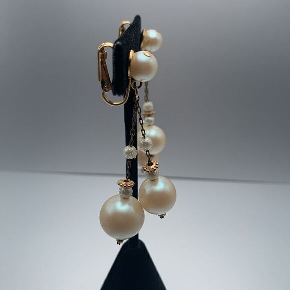Beautiful Vintage Faux Pearl and Gold Multistrand Dangle earrings, Unmarked - Picture 3 of 4